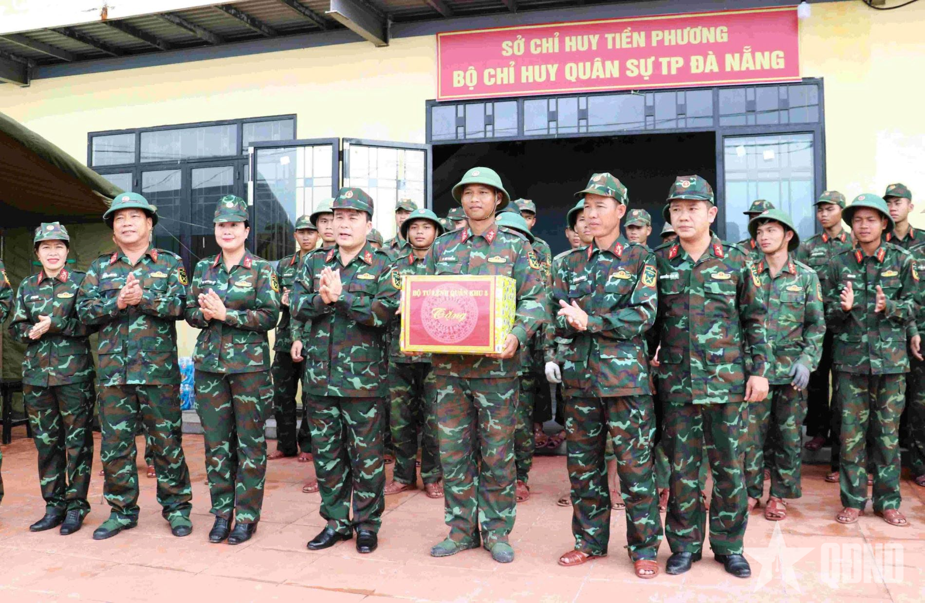 Quân khu 5 động viên lực lượng tham gia khắc phục sạt lở bờ biển 